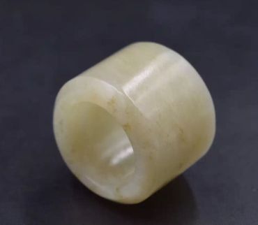 和田玉扳指有什么作用？和田玉扳指用材分析