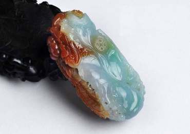 翡翠把玩需要注意什么  翡翠正确把玩方法
