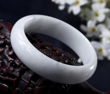 翡翠手镯都有哪些颜色?翡翠手镯的颜色哪种好? 翡翠手镯都有哪些颜色?翡翠手镯的颜色哪种好?