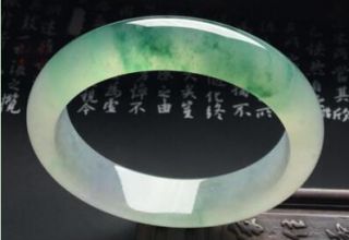 翡翠飘绿和飘花有什么区别吗     哪种翡翠价值更高
