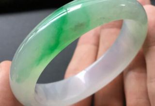 翡翠飘绿和飘阳绿有和区别   区分飘绿和飘阳绿翡翠的技巧