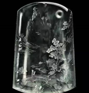 翡翠绿色好还是白色好   佩戴哪个颜色好看