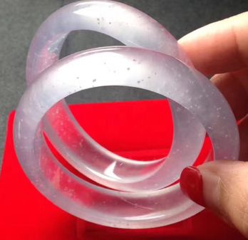 翡翠是绿的好还是白的好 哪种翡翠值得入手