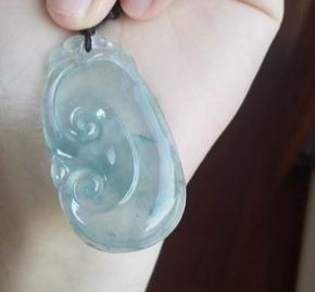 什么是冰蓝翡翠 怎么鉴别冰蓝翡翠