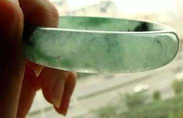 翡翠手镯表面磨花了怎么办 如何保养