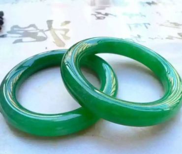 翡翠的绿色分几种 这些翡翠绿是常见的 翡翠的绿色分几种 这些翡翠绿是常见的