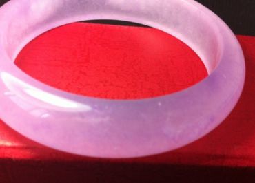 淡紫翡翠手镯寓意好不好 淡紫翡翠手镯价格怎么样