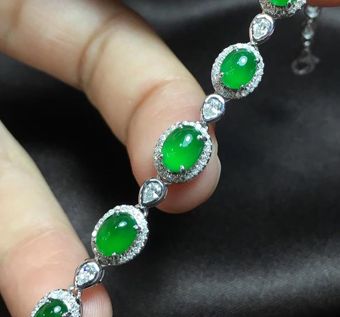 戴翡翠手链有什么效果