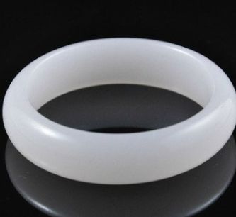 翡翠白色的好吗 白色翡翠值得购买吗