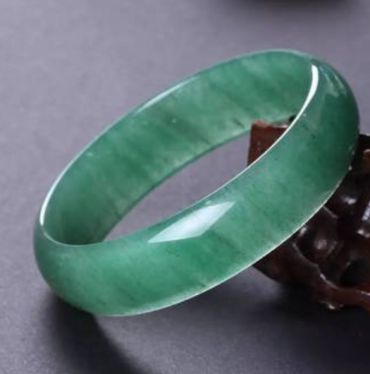 翡翠为什么属阴 佩戴翡翠要注意什么