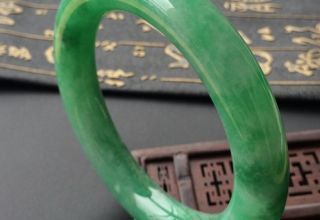 翡翠手镯可以用温水泡吗 怎么用水泡翡翠手镯
