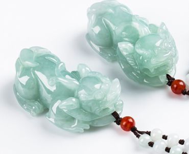 紫罗兰和翡翠玉哪个好 什么翡翠值得入手 紫罗兰和翡翠玉哪个好 什么翡翠值得入手