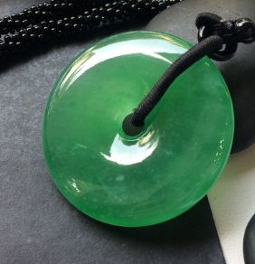 平安翡翠扣能送人么 平安翡翠扣送人的寓意