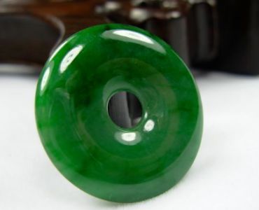 一般翡翠多少钱 如何判断翡翠的价值 一般翡翠多少钱 如何判断翡翠的价值