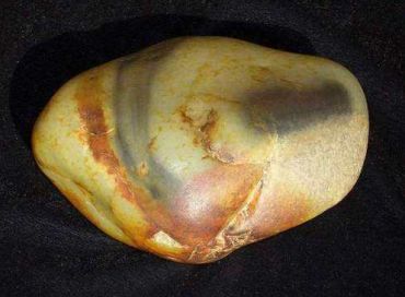 和田玉籽料和山料的区别 山料和籽料的区别图片 和田玉籽料和山料的区别 山料和籽料的区别图片