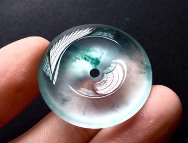 翡翠冰种和玻璃种哪个好 冰种还是玻璃种好 翡翠冰种和玻璃种哪个好 冰种还是玻璃种好