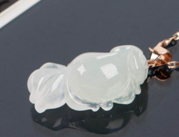 翡翠冰种和玻璃种哪个好 冰种还是玻璃种好 翡翠冰种和玻璃种哪个好 冰种还是玻璃种好