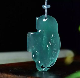 蓝水翡翠怎么是黑的 根源是这个 蓝水翡翠怎么是黑的 根源是这个