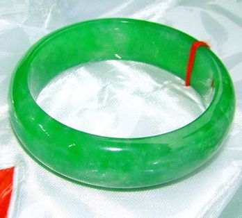 翡翠手镯值钱吗 翡翠手镯怎么样 翡翠手镯值钱吗 翡翠手镯怎么样