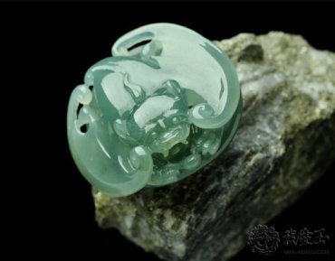 翡翠中有四只蝙蝠的寓意 翡翠中有四只蝙蝠的寓意