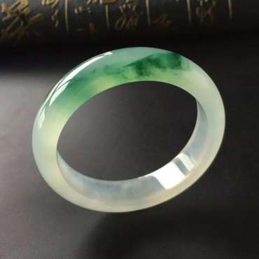 冰种翡翠手镯多少钱 冰种手镯价钱