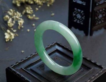 怎样选翡翠手镯 这些挑选要点要考虑