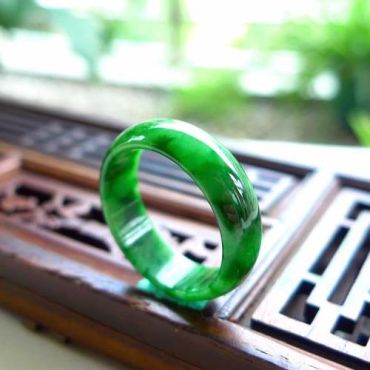翡翠保养用什么油 用哪种油保养翡翠最好