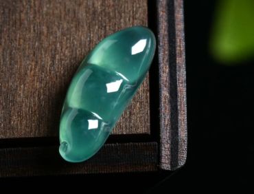 翡翠蓝水和晴水哪种贵 价值区别体现在哪
