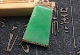 翡翠无事牌价格 翡翠无事牌多少钱