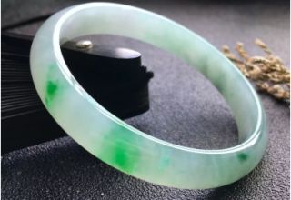 翡翠镯子多少钱 翡翠镯子价格查询