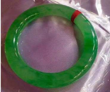 翡翠手镯抛光粉怎样看 翡翠手镯抛光粉是什么样的