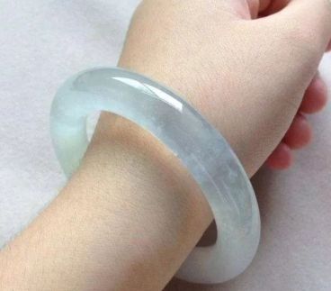 翡翠手镯会越带越透吗 翡翠手镯怎么养才好