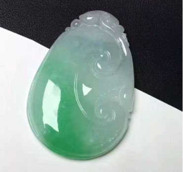 如意翡翠吊坠寓意 翡翠如意的寓意及描述