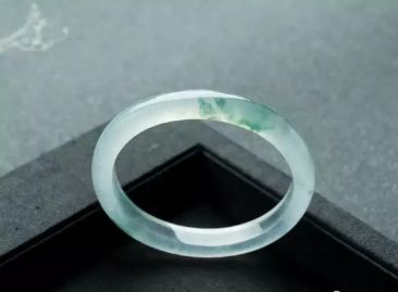 翡翠的冰种是啥 翡翠的冰种标准定义是什么