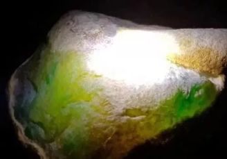 大马坎翡翠原石的特点及图解 大马坎翡翠原石的特点及图解