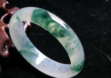 真翡翠和假翡翠区别 这七点你一定要知道 真翡翠和假翡翠区别 这七点你一定要知道