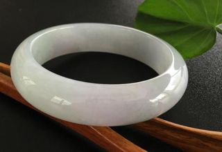 白色翡翠手镯 白色翡翠手镯价格