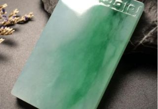 翡翠无事牌的寓意 翡翠无事牌佛文化和寓意