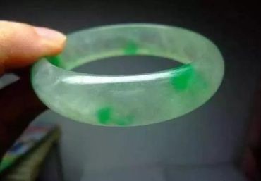 b货翡翠鉴别特征 b货翡翠有什么特征 b货翡翠鉴别特征 b货翡翠有什么特征