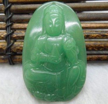 翡翠有几种绿 按绿色的浓艳程度划分