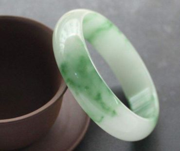 翡翠手镯如何挑选 只需做到这三步 翡翠手镯如何挑选 只需做到这三步