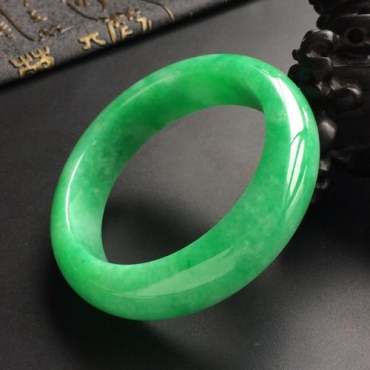 翡翠手镯的款式 好看的翡翠手镯款式有哪些 翡翠手镯的款式 好看的翡翠手镯款式有哪些