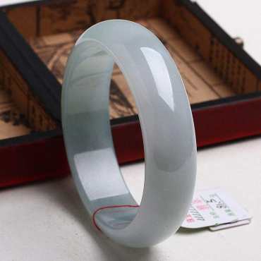 翡翠手镯寓意 翡翠手镯寓意是什么 翡翠手镯寓意 翡翠手镯寓意是什么