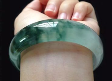 翡翠手镯有棉絮怎么养 这样养棉絮会越来越少 翡翠手镯有棉絮怎么养 这样养棉絮会越来越少