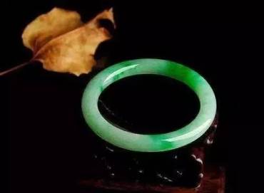 翡翠手镯的款式 好看的翡翠手镯款式有哪些 翡翠手镯的款式 好看的翡翠手镯款式有哪些