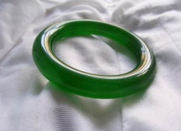 祖母绿翡翠手镯价格 祖母绿翡翠手镯现在多少钱