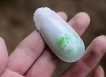 白底青翡翠什么档次 白底青种翡翠值得购买吗 白底青翡翠什么档次 白底青种翡翠值得购买吗