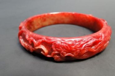 红色翡翠手镯价格 红翡翠手镯多少钱一只