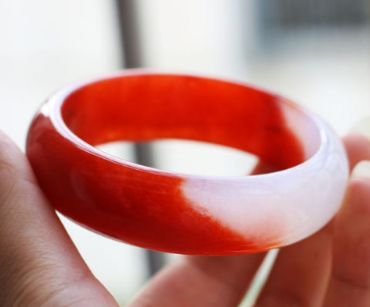 红色翡翠手镯价格 红翡翠手镯多少钱一只