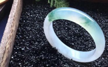 翡翠手镯棉絮 翡翠手镯棉絮多值钱么 翡翠手镯棉絮 翡翠手镯棉絮多值钱么